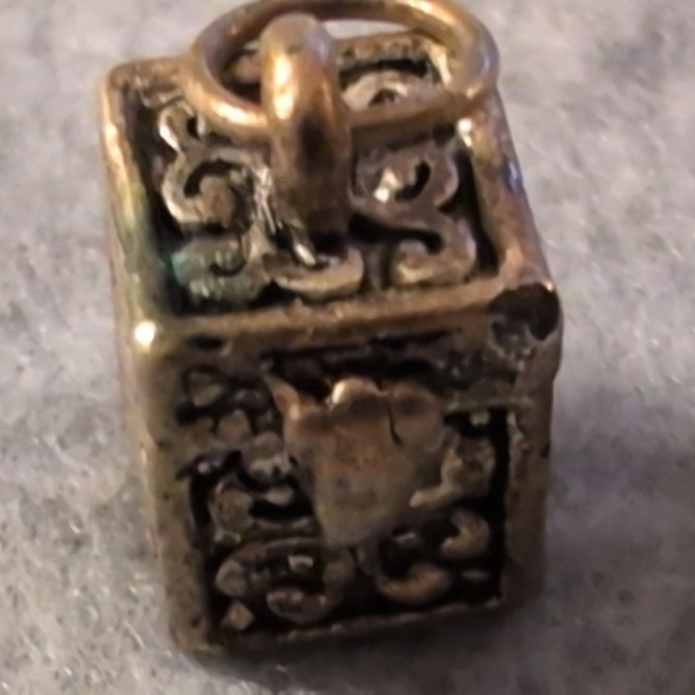 Ornate Mini Treasure Box Charms Set of 2 Antique‎ Silver Tone Filigree Pendants - Picture 2 of 5